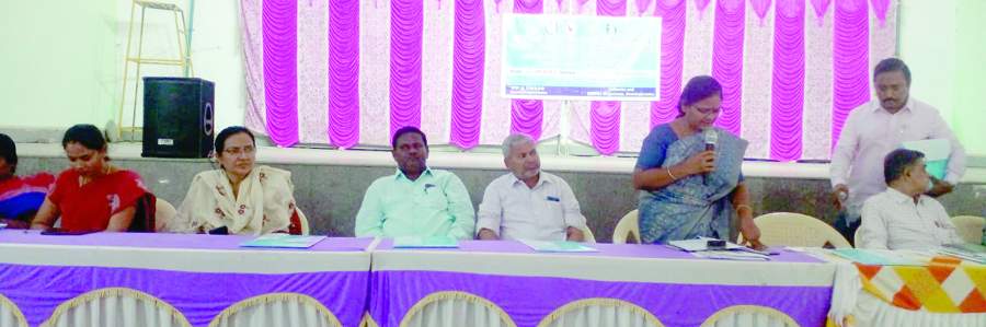    కార్యక్రమంలో మాట్లాడుతున్న స్త్రీశిశు సంక్షేమ శాఖ పీడీ శ్రీదేవి