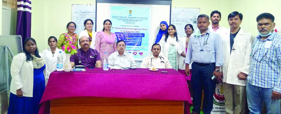    కార్యక్రమంలో మాట్లాడుతున్న పెద్దాసుపత్రి సూపరింటెండెంట్‌ వెంకటేశ్వరరావు