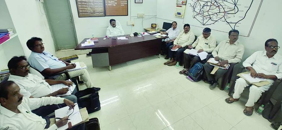  సమావేశంలో మాట్లాడుతున్న ఆర్టీసీ రీజినల్‌ మేనేజర్‌ సుమంత్‌ ఆర్‌ ఆథోని