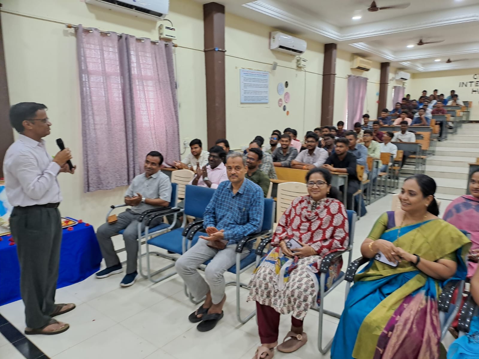  కార్యక్రమంలో మాట్లాడుతున్న జెఎన్‌టియు సీనియర్‌ ప్రొఫెసర్‌ పి.రమణారెడ్డి