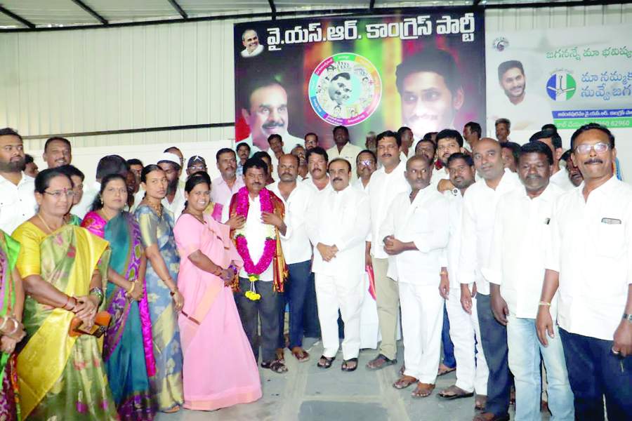   మాట్లాడుతున్న ఎమ్మెల్యే అనంత వెంకటరామిరెడ్డి