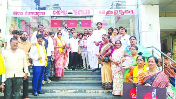 కొనసాగుతున్న టిడిపి రిలే నిరాహార దీక్షలు