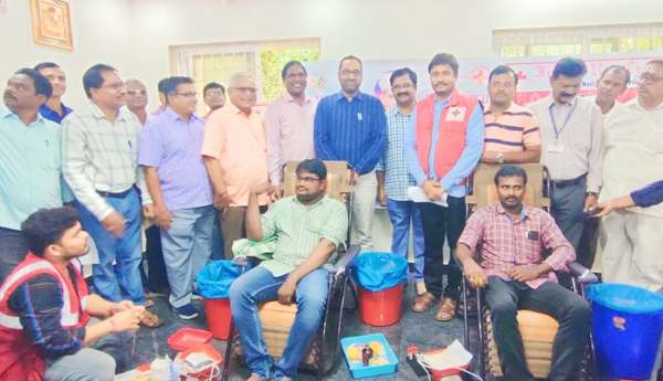 ఒకరి రక్తదానంతో ముగ్గురికి ప్రాణదానం
