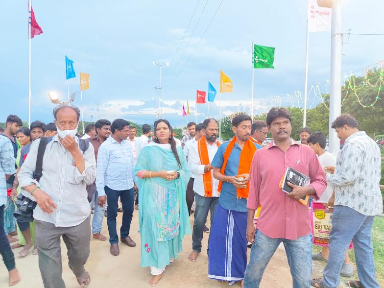 గణేష్‌ నిమజ్జన ఏర్పాట్లు పరిశీలిస్తున్న నగర కమిషనర్‌