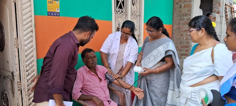  సర్వేను పరిశీలిస్తున్న డిఎంఅండ్‌హెచ్‌ఒ