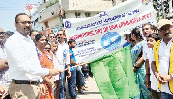 సంకేత భాషలపై అవగాహన కల్పించాలి