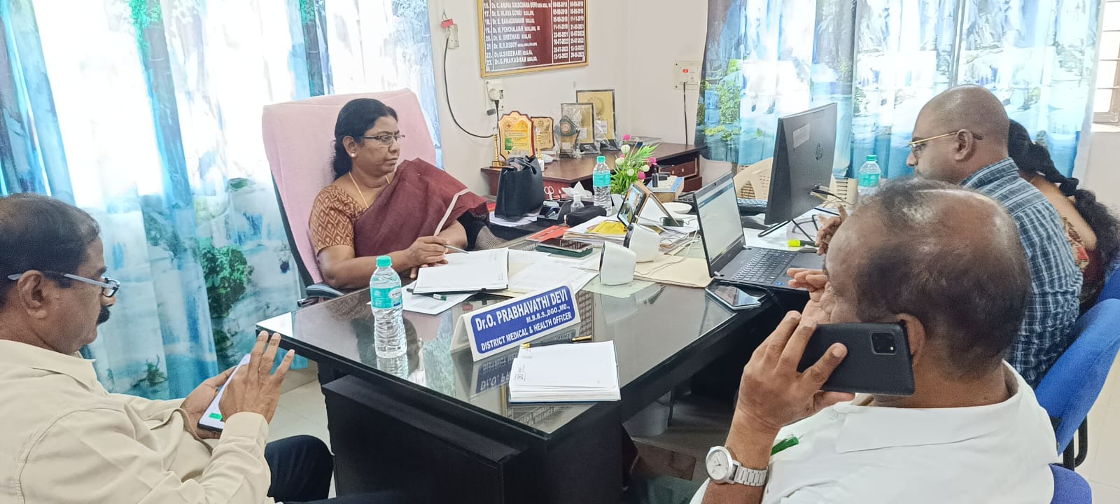 జూమ్‌ కాన్పెరెన్స్‌లో మాట్లాడుతున్న డిఎంఅండ్‌హెచ్‌ఒ