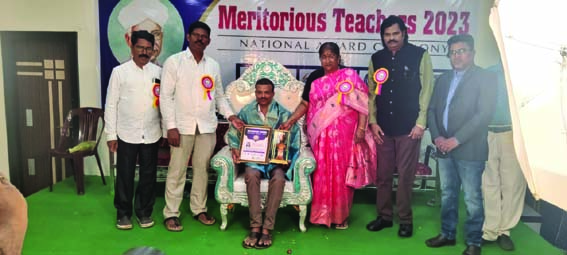 ఉపాధ్యాయుడు దొరబాబుకు 'మెరిటోరియస్‌' అవార్డు