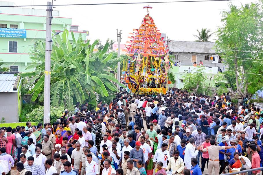 కనులపండువగా రథోత్సవం