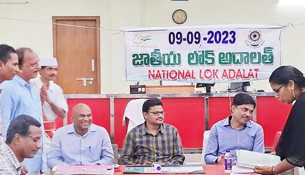 లోక్‌అదాలత్‌లో 9,255 కేసుల పరిష్కారం