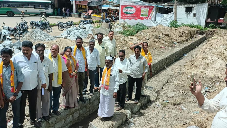 టిడిపి నాయకులు నిరసన