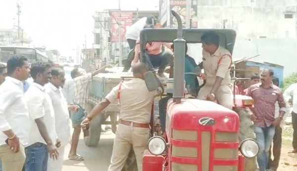 గిరిజనుడిపై సిఐ, ఎస్‌ఐ జులుం