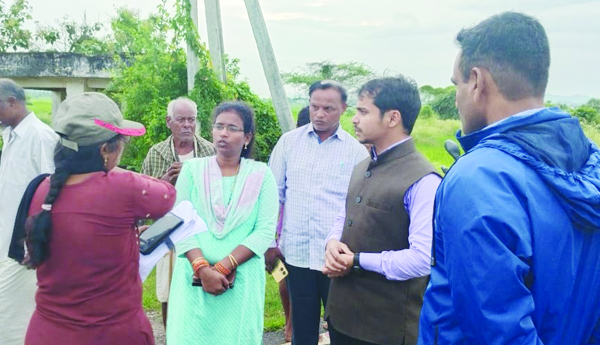 పోర్టు రోడ్డు స్థలం పరిశీలన