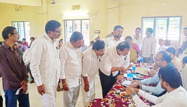 అధికారులు అందుబాటులో ఉండాలి