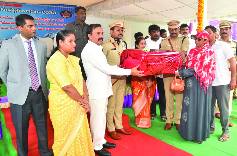 అమరవీరుల త్యాగాలు మరువలేనివి