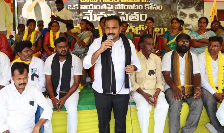 కొనసాగుతున్న టిడిపి దీక్షలు