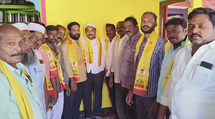 టిడిపిలో పలువురు చేరిక