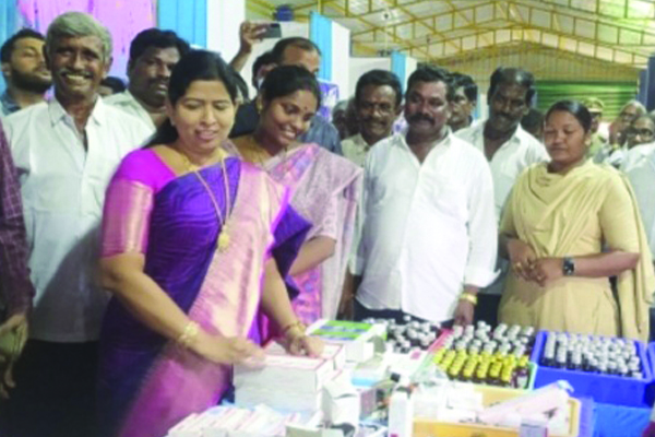 ఆరోగ్య ఆంధ్రప్రదేశ్‌ లక్ష్యంగా పాలన: మంత్రి వనిత