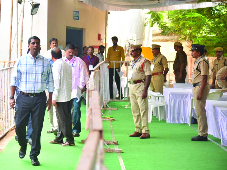 ఈవిఎంలు తనిఖీ :