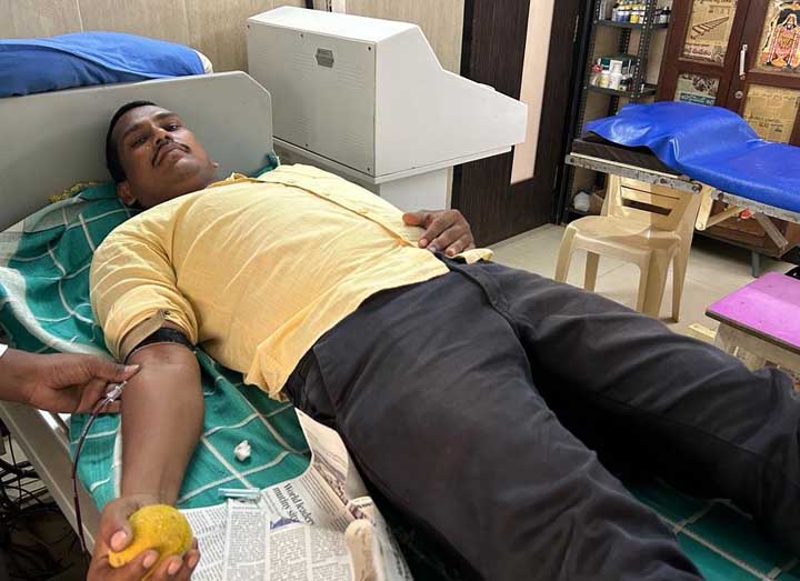 కానిస్టేబుల్‌ రక్తదానం