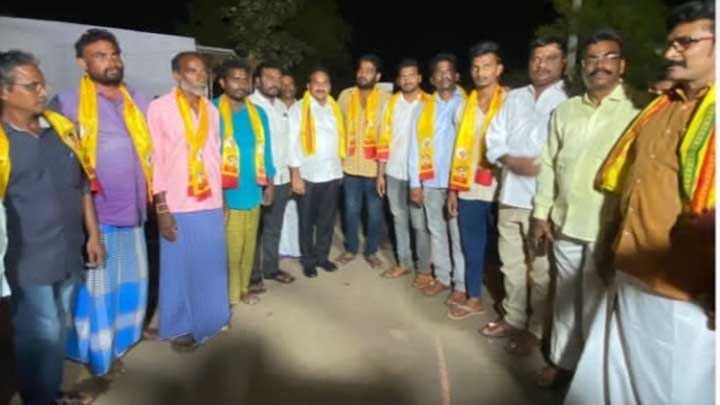 టిడిపిలో పలువురు చేరిక