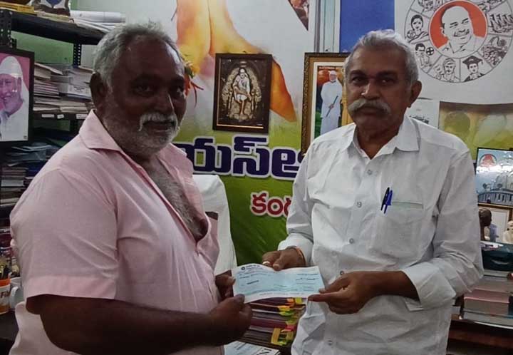 సిఎం రిలీఫ్‌ చెక్కులు పంపిణీ