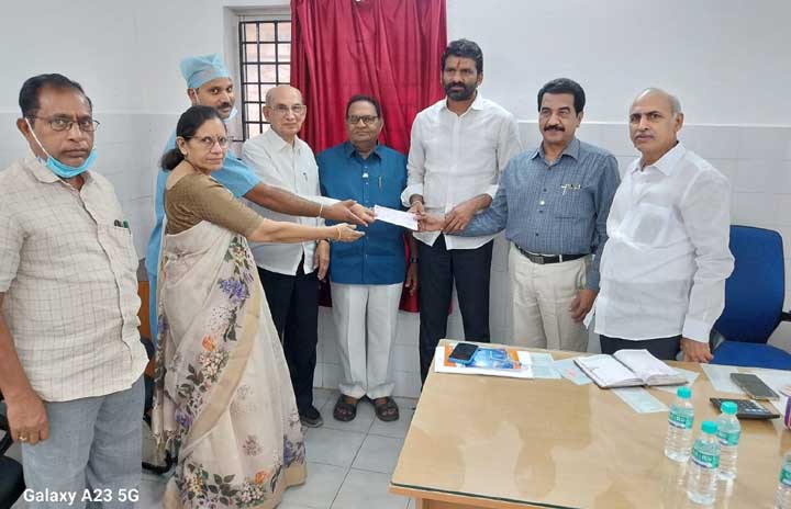 రెడ్‌క్రాస్‌ క్యాన్సర్‌ వైద్యశాలకు రూ.2 లక్షలు విరాళం