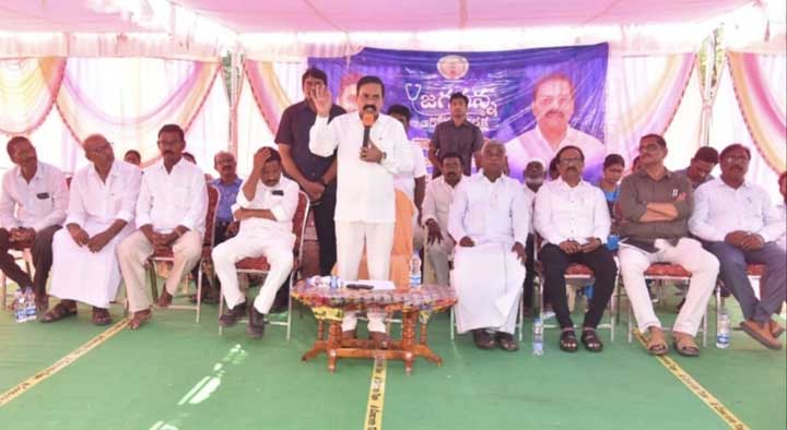 సచివాలయ వ్యవస్థ దేశానికే ఆదర్శం : కాకాణి