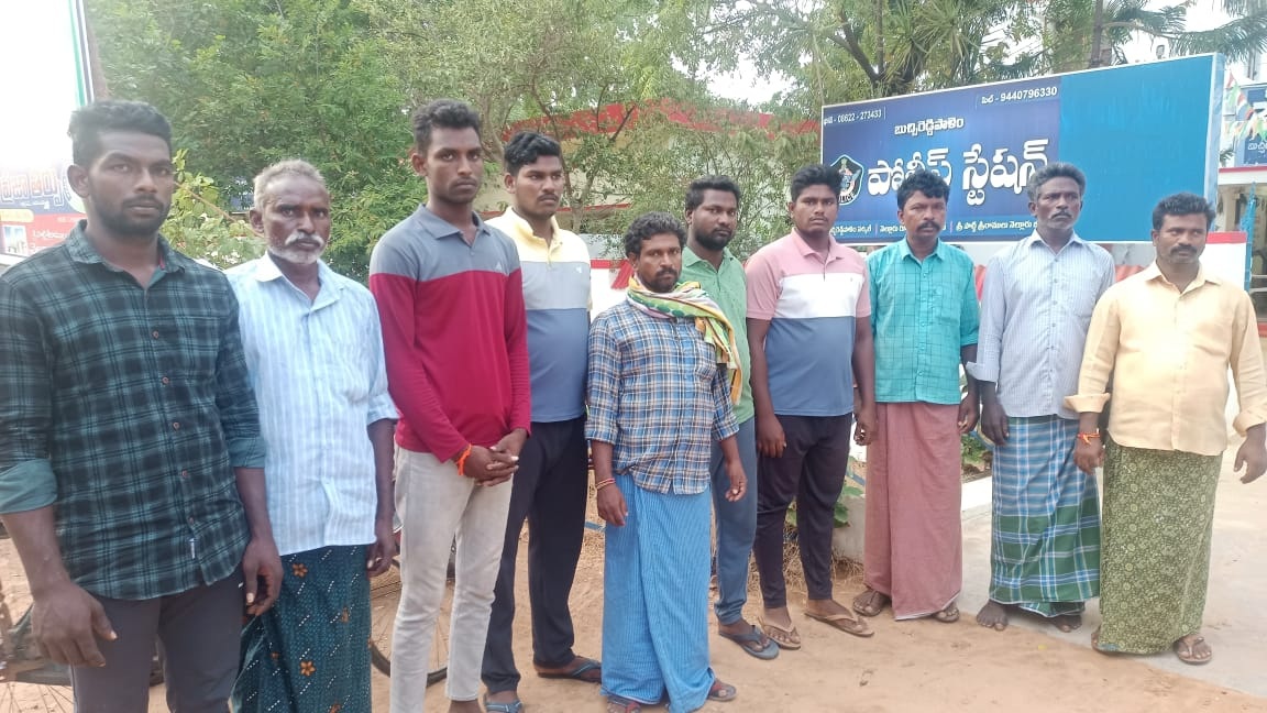 సిపిఎం నేతలపై అక్రమ కేసులు