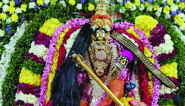 భండా సురవధ అలంకారంతో అమ్మవారు