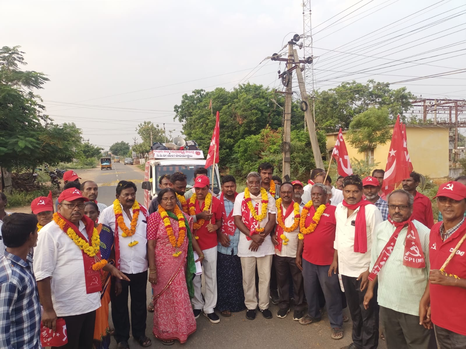 యువతకు ఉపాధి అవకాశాలు కల్పించాలి