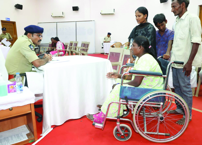 పోలీసు స్పందనలో 165 ఫిర్యాదులు స్వీకరణ