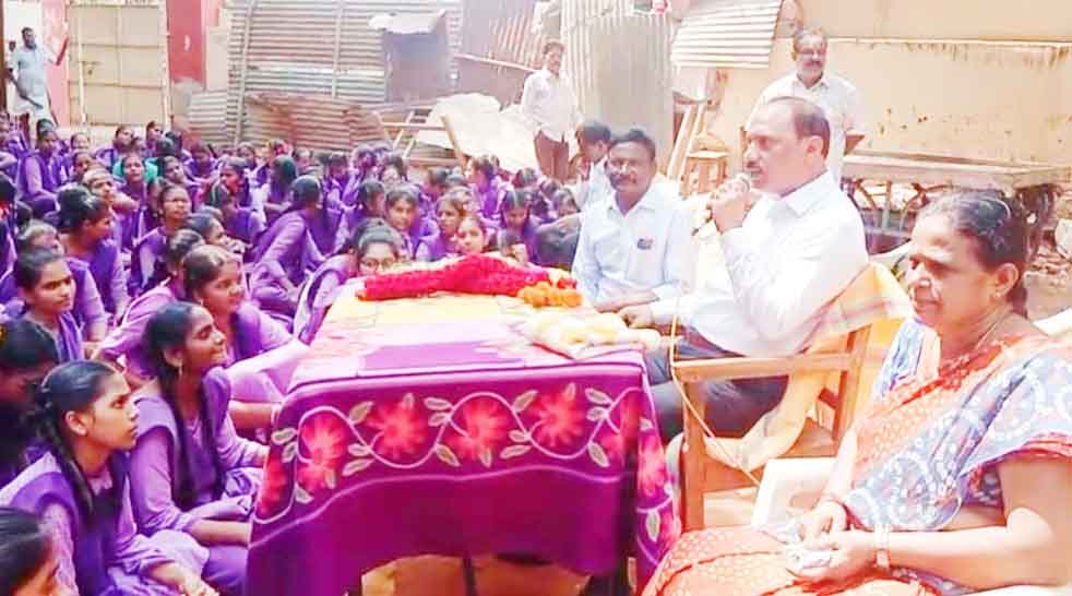 విద్యార్థులు క్రమశిక్షణతో మెలగాలి