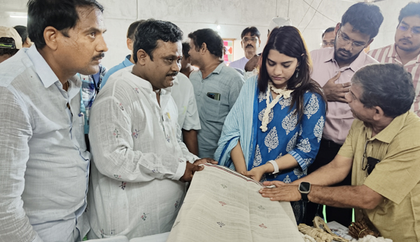 ఖాదీ, చేనేతలో నూతన ఆవిష్కరణలకు ప్రోత్సాహం