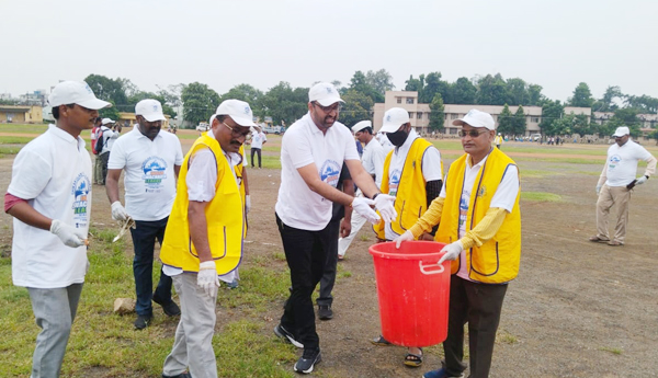 పరిసరాల పరిశుభ్రతకు ప్రాధాన్యం