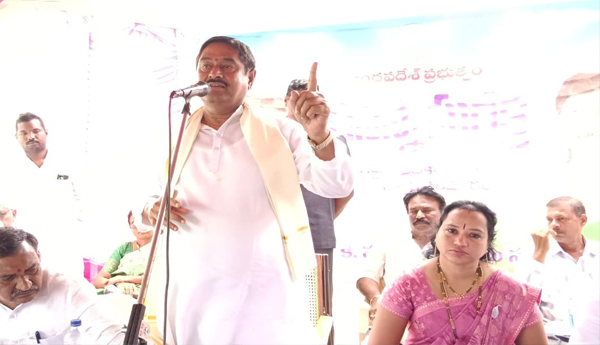కొవ్వొత్తులు వెలిగిస్తే నీతిమంతులై పోతారా?