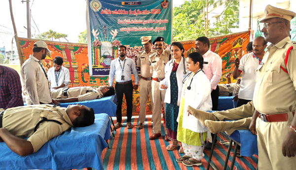 రక్తదాతలు ప్రాణదాతలు