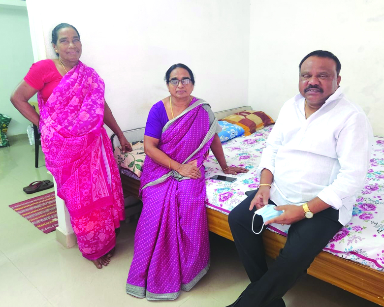 మృతుడి కుటుంబానికి పరామర్శ