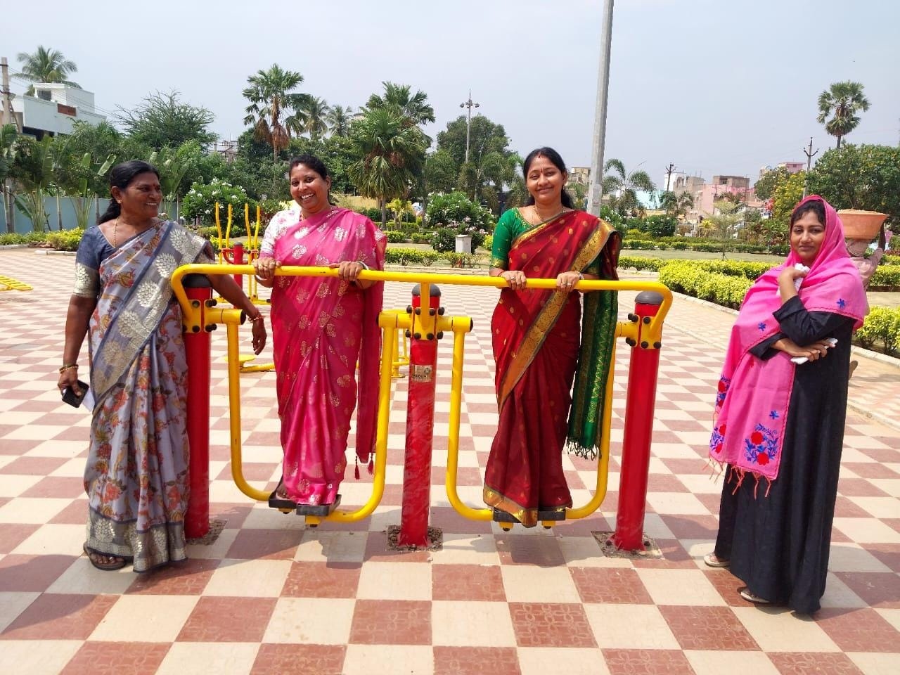 బెజవాడ గోవర్ధన్‌రెడ్డి పార్కులో పరిశీలన