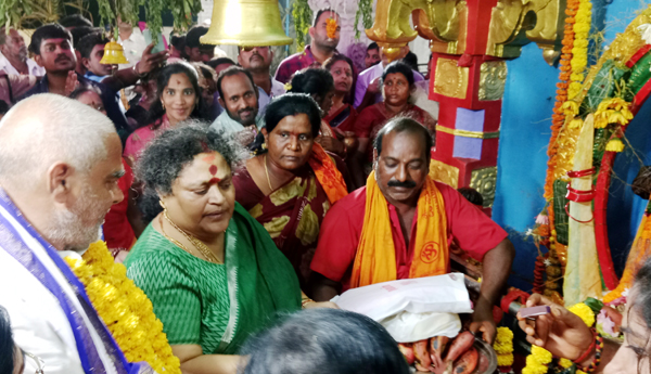 'కొత్తమ్మతల్లి'కి ప్రముఖుల తాకిడి