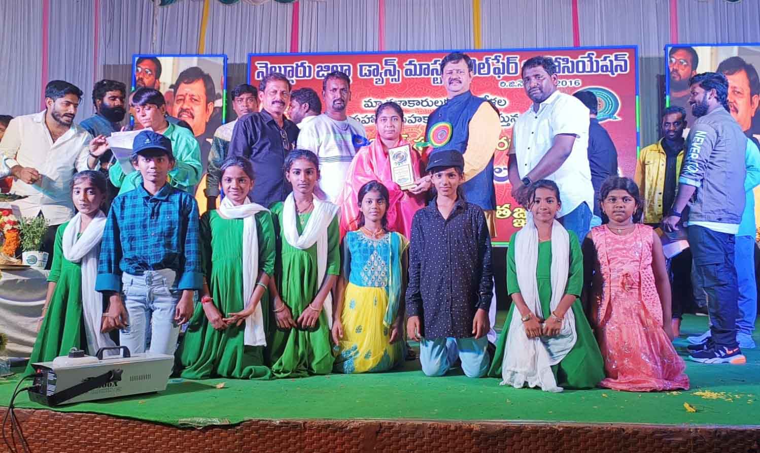 చిన్నారులకు అభినందనలు