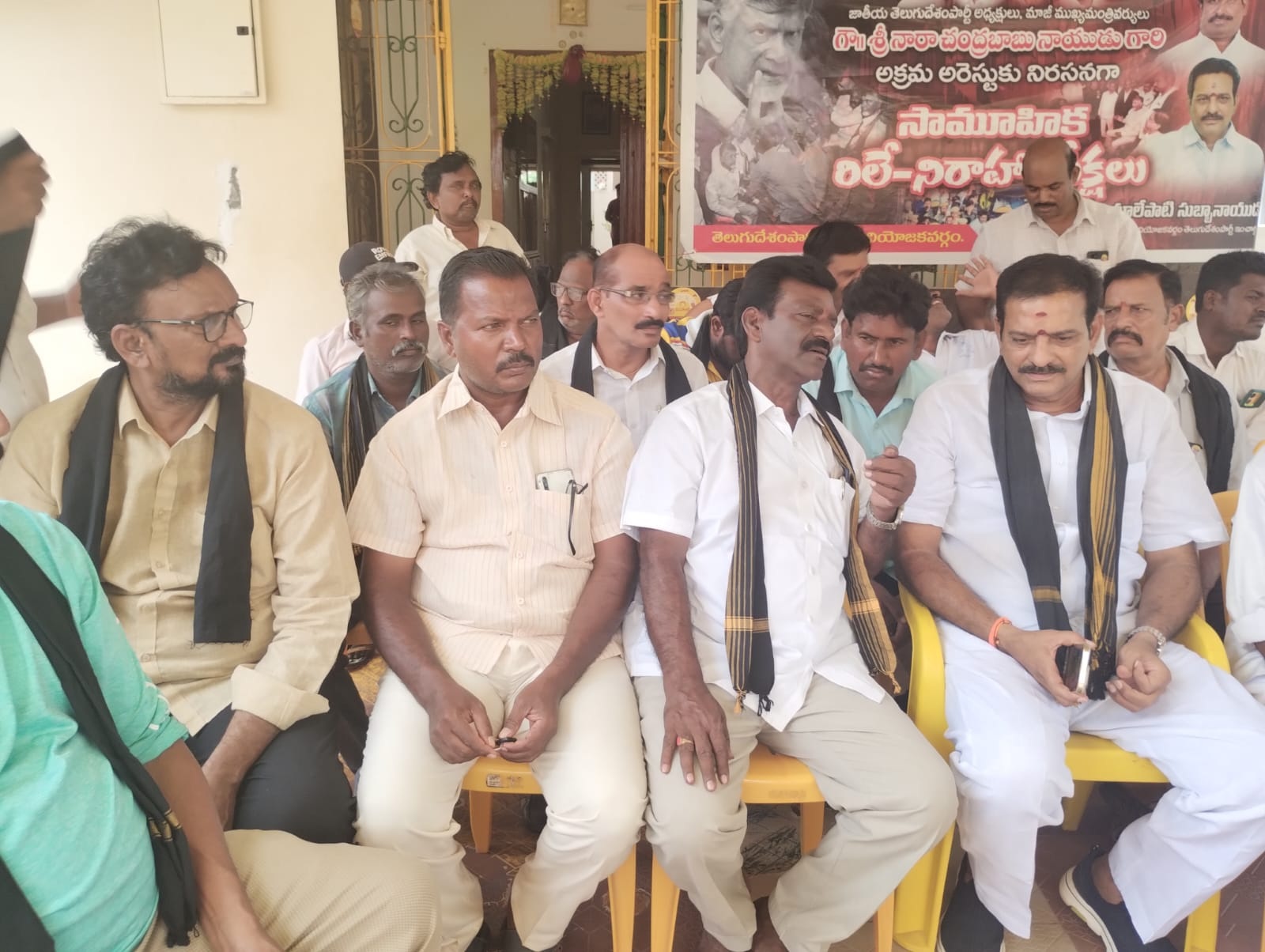 కొనసాగుతున్న టిడిపి రిలే దీక్షలు