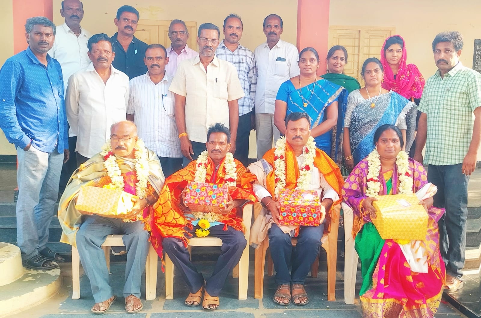 ఉపాధ్యాయులకు సన్మానం