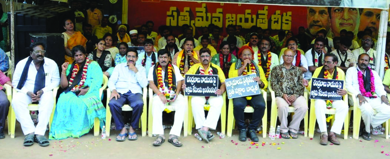 ప్రశ్నించిన వారిపై అక్రమ కేసులు