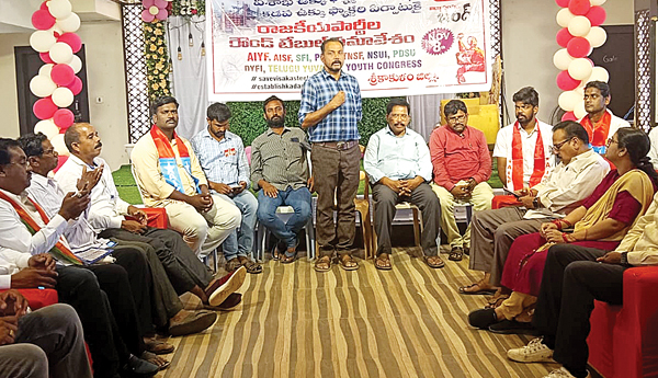 విశాఖ ఉక్కు ప్రైవేటీకరణ ఆపాలి