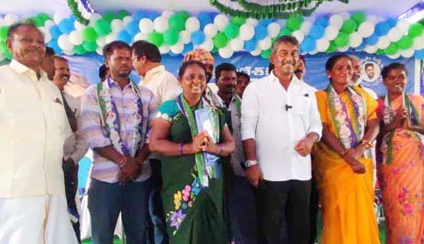 వైసిపిలో పలువురు చేరిక