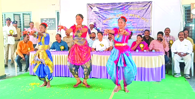 పలు రకాల రాకెట్‌ నమూనాలు ఏర్పాటు