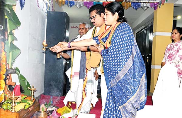 ఆర్మ్‌డ్‌ రిజర్వు విభాగంలో ఆయుధపూజ