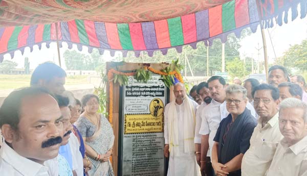 గ్రామీణ రహదారుల అభివృద్ధికి కృషి
