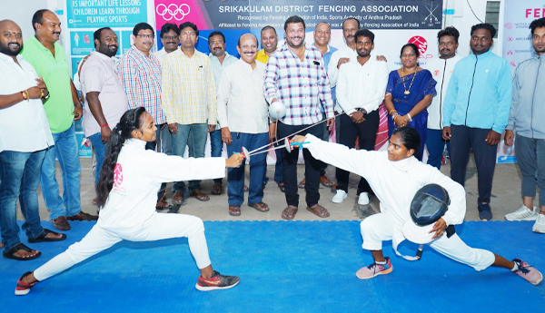 ఉత్సాహంగా జిల్లాస్థాయి ఫెన్సింగ్‌ పోటీలు